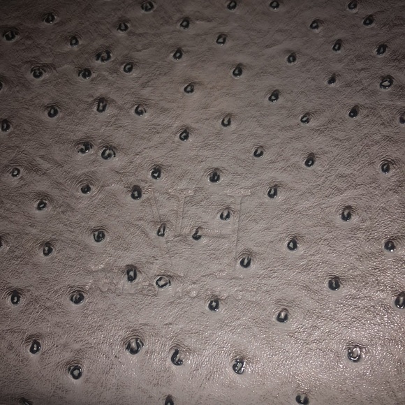 Elegant Gray Crocodile-Embossed Handbag(Ashley Hordge) - Picture 5 of 17